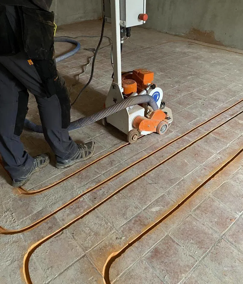 Le plancher chauffant fraisé dans votre carrelage existant, sans le démonter