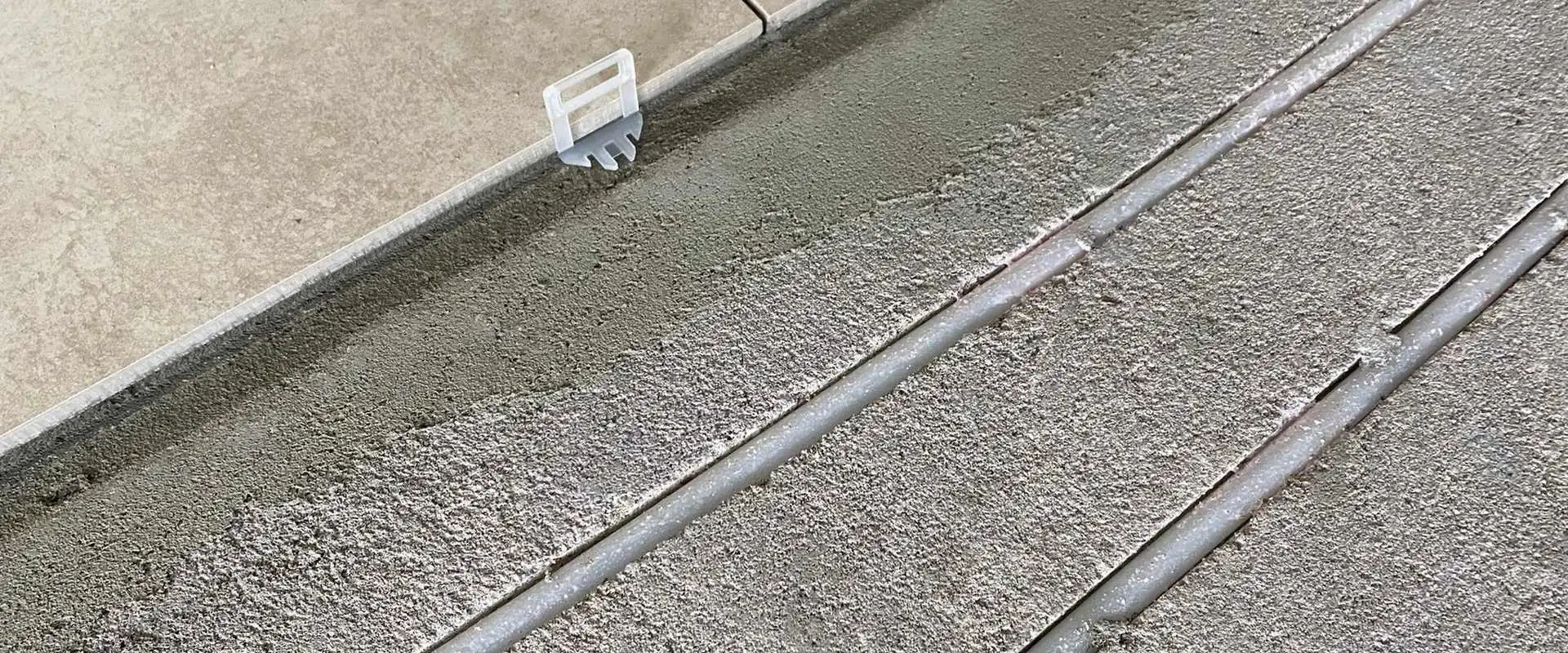 Plancher chauffant fraisé dans votre chape, neuve ou existante