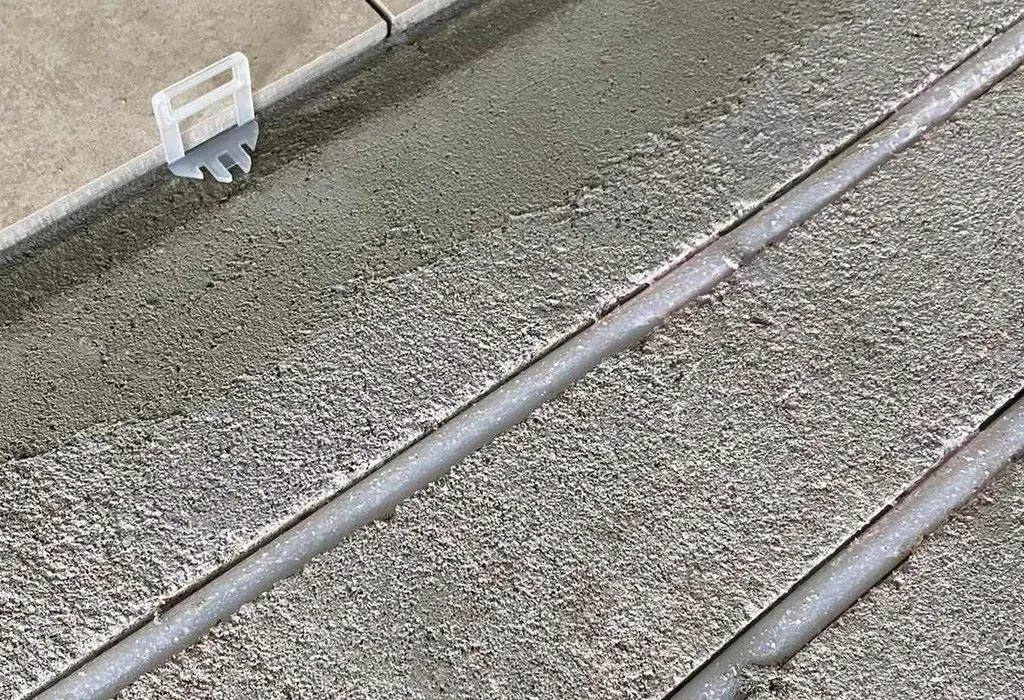 Plancher chauffant fraisé dans votre chape, neuve ou existante