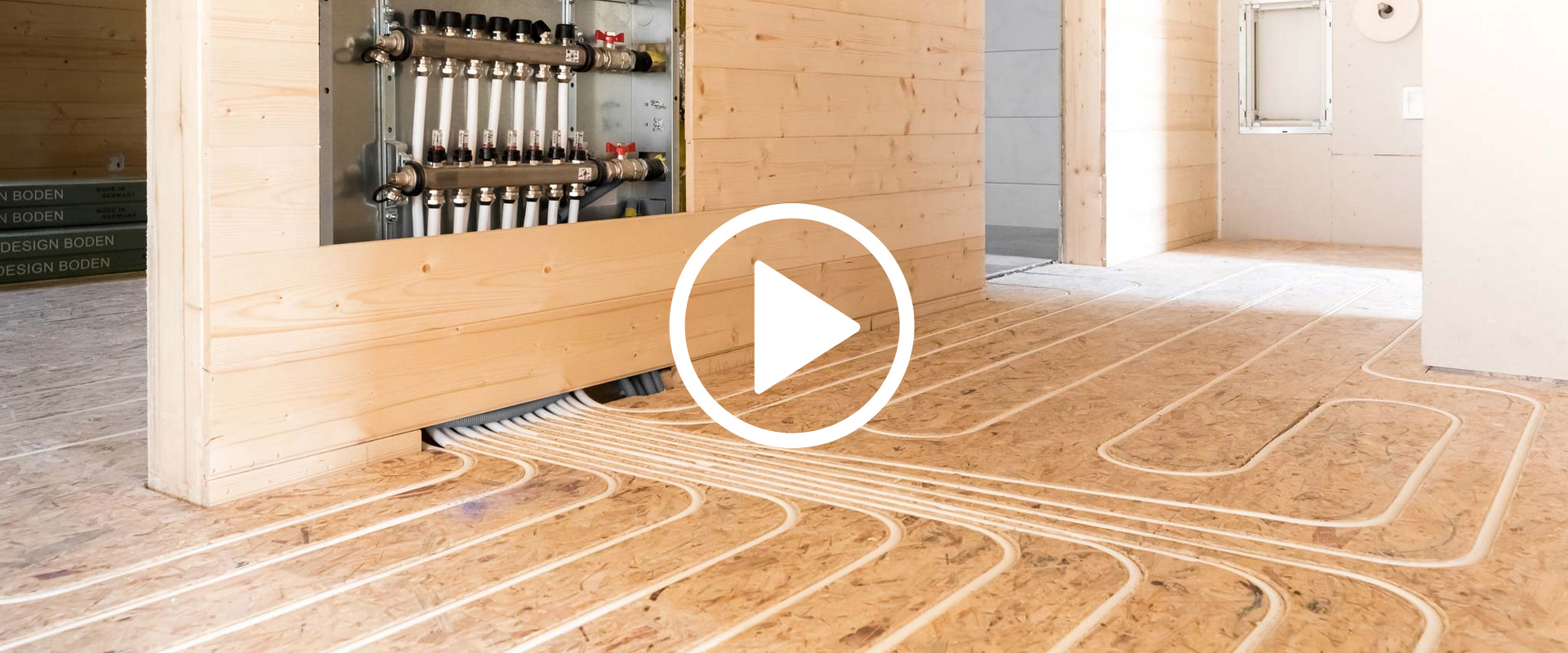 Voir la vidéo de présentation du plancher chauffant fraisé dans l’OSB