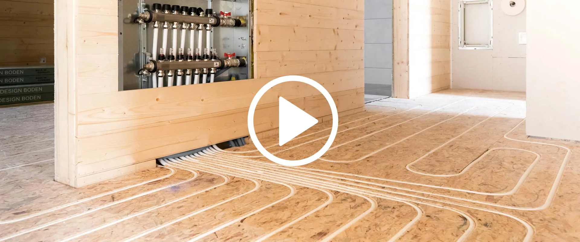 Voir la vidéo de présentation du plancher chauffant fraisé dans l’OSB